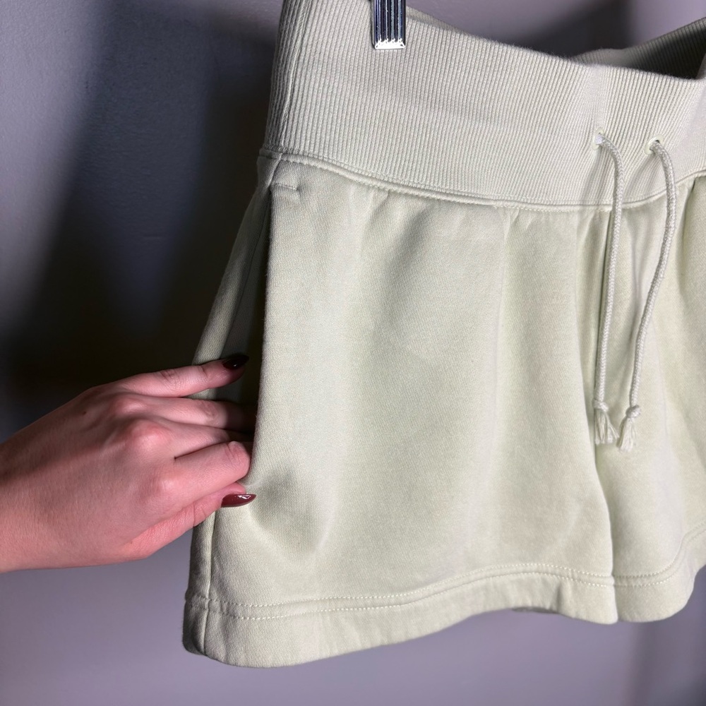 Nike Women's Sportswear Phoenix Fleece High Waisted Green Shorts Size Medium - Picture 4 of 7
